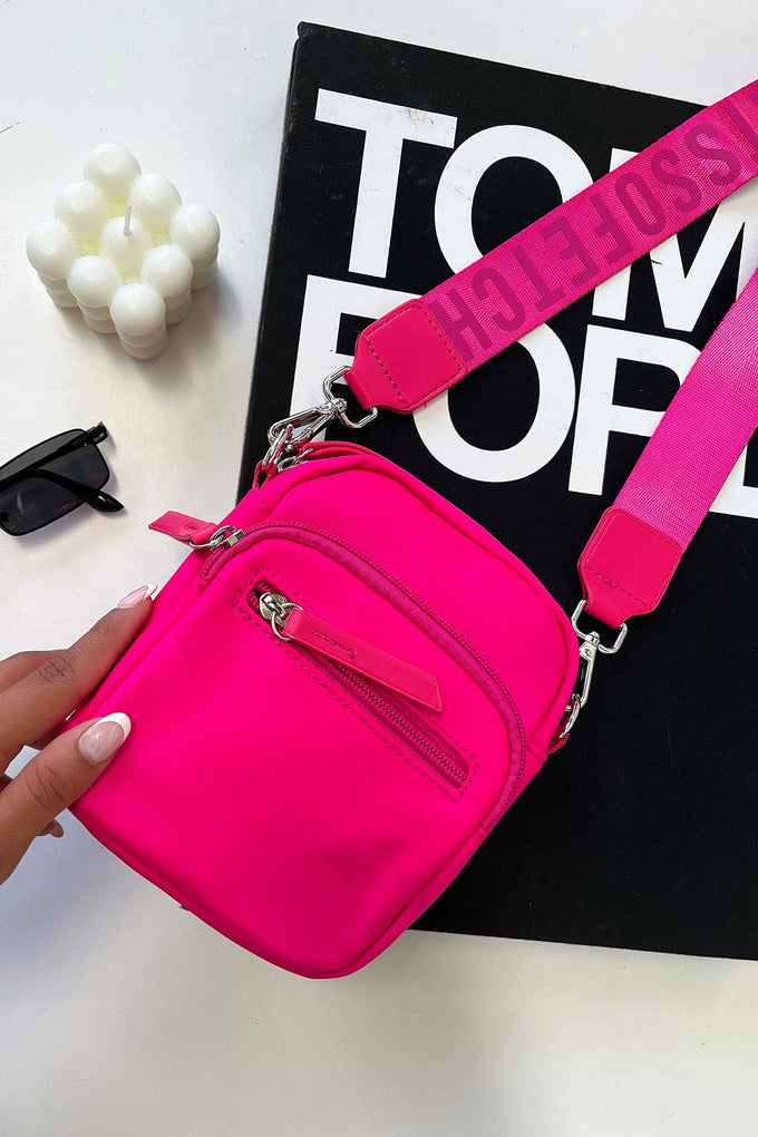 Hot Pink Leather Crossbody Bag Outfits (166 ideas & outfits) | Lookastic
